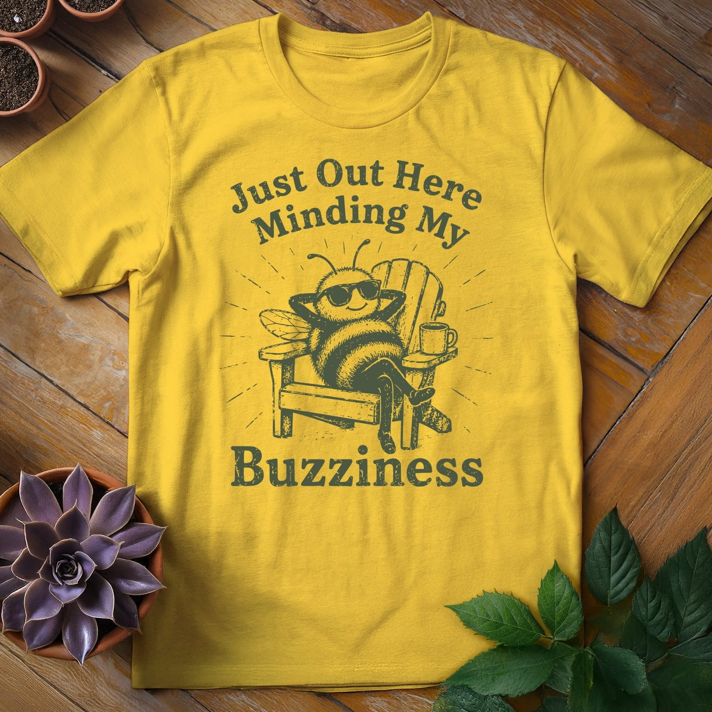Just Out Here Minding My Buzziness Tee T-Shirt Daisy / S