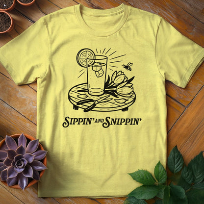 Sippin' and Snippin' Tee T-Shirt Cornsilk / S